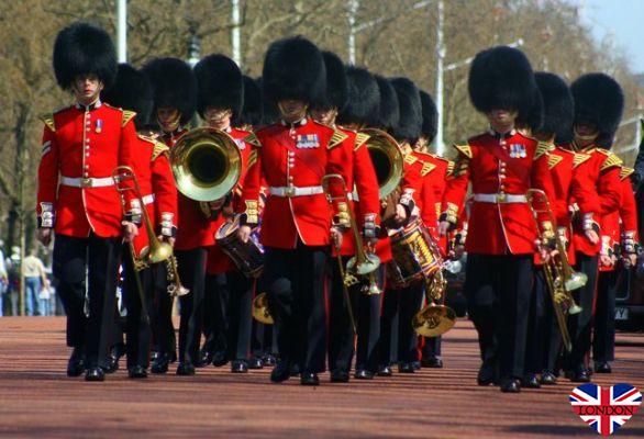 The Changing of the Guard at Buckingham Palace - London Tips