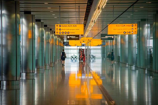 Which transfer between Heathrow and Gatwick airports?