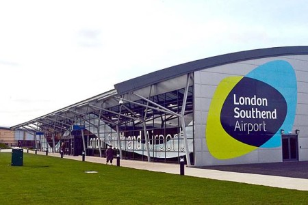 Which transfer between Southend airport and London?