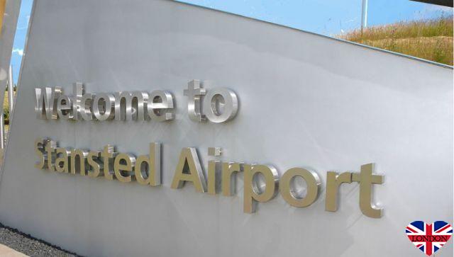 Which transfer between Stansted airport and London?