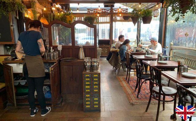 Dishoom an Indian restaurant in Shoreditch - London tips