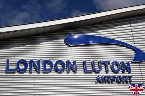 Which transfer between Luton airport and London?